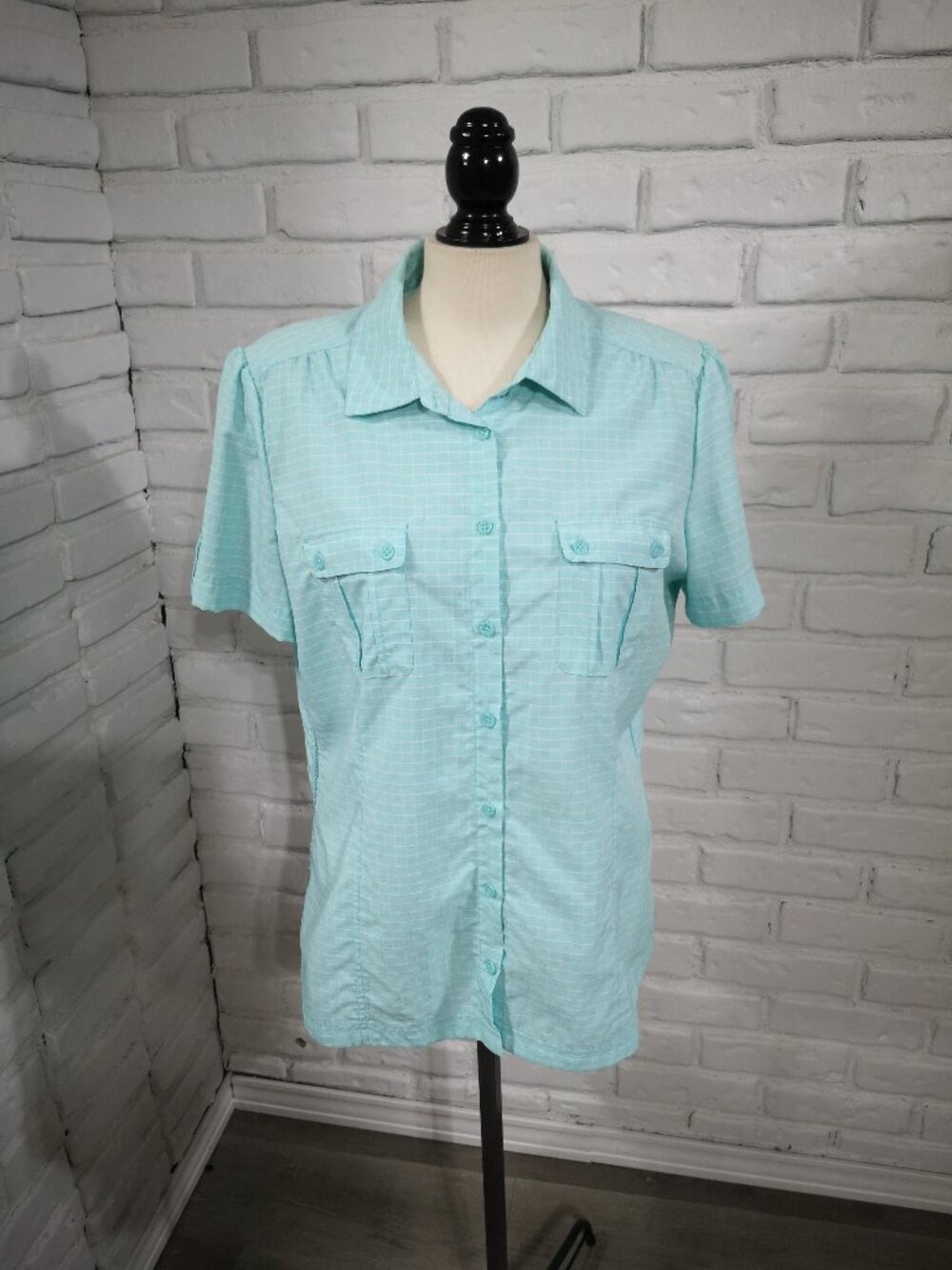 Wind River Ladies Size XL Light Teal Green w/ White Button Front Blouse